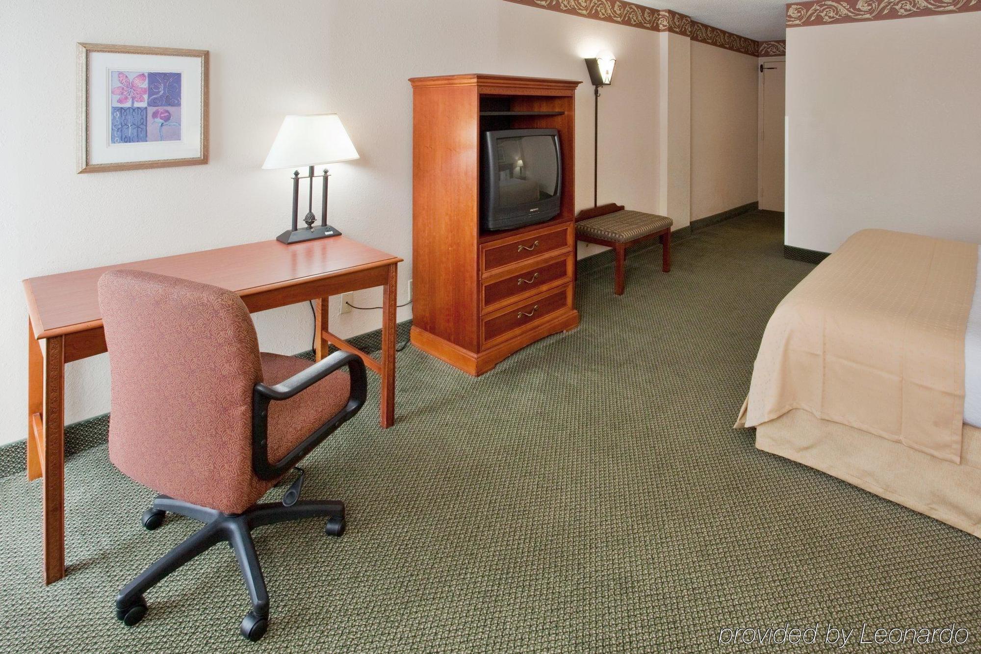 Doubletree By Hilton Raleigh Midtown, Nc Hotel Room photo